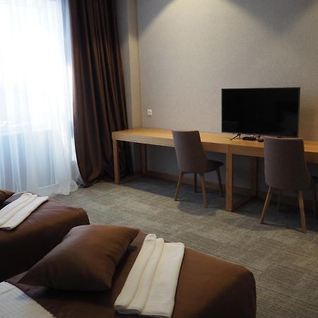 Jj Hotel Астана Екстер'єр фото